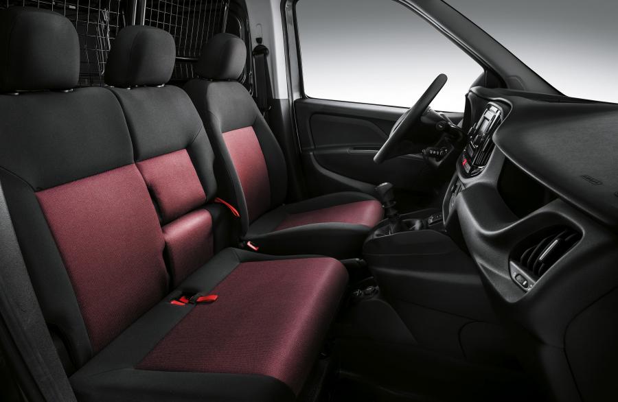 Интерьер Fiat Doblo Cargo (263) 2015 года  (фото 19 из 40)